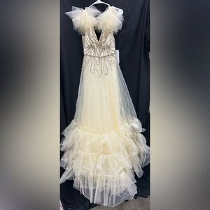 Mac Duggal 11677 NWT Elegant Cream Evening Gown *Sample Dress